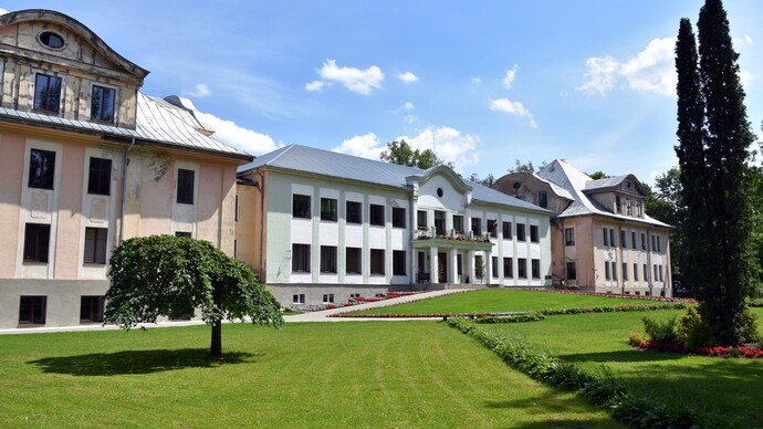 Malnava Manor, the Park, Šmakovka, Bunkers, and Hitler