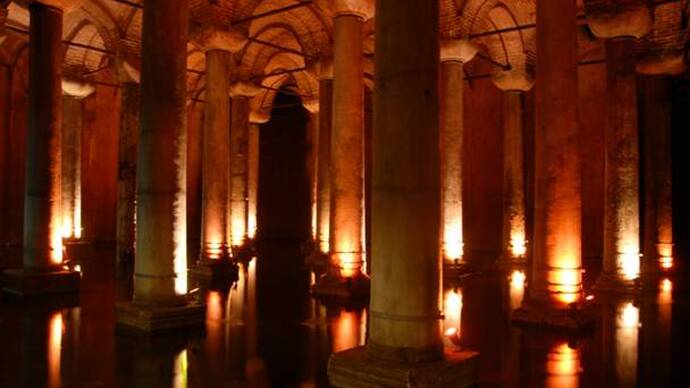 Istanbul - Queen of Two Continents: The Harem, the Cisterns